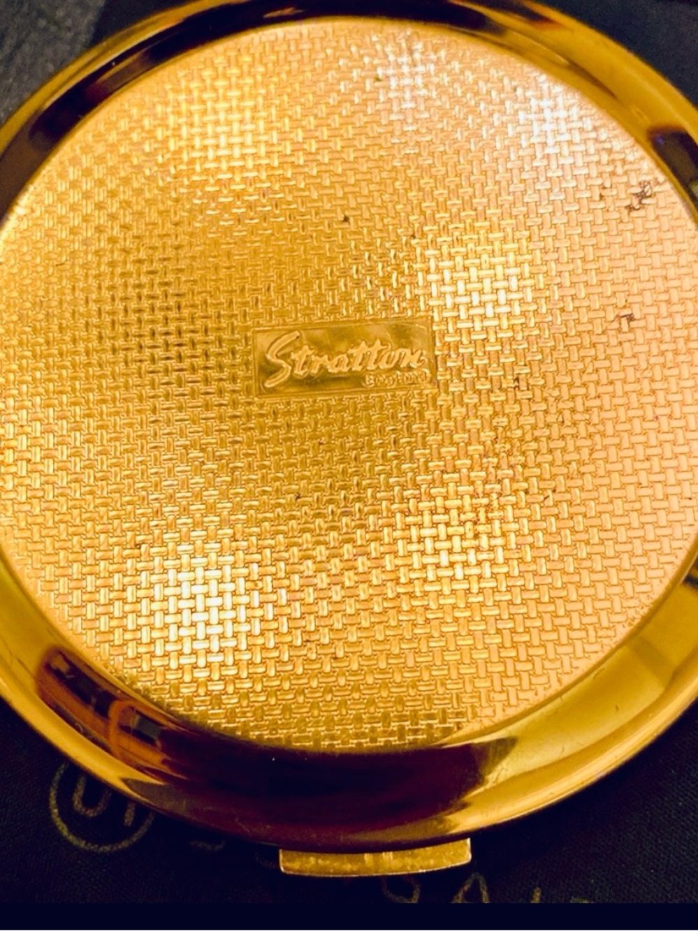 Vintage Gold Stratton Powder Setting Compact 
Collectible item - Picture 5 of 5
